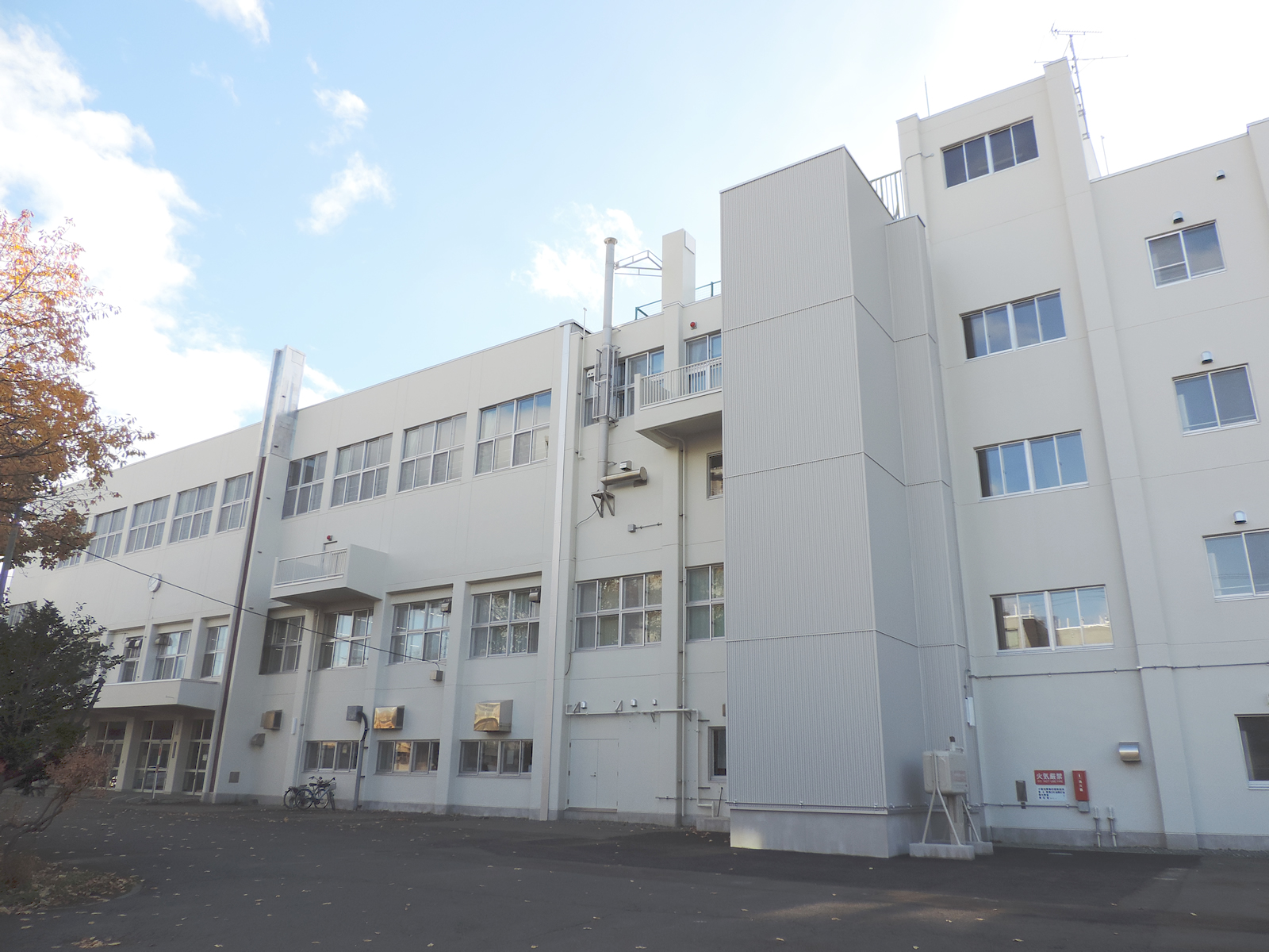 札幌市みどり小学校EV増築
